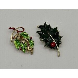 Set of 2 Vintage Gerry’s Christmas Brooches – Gold Tone Holly Leaf & Candle Pins
